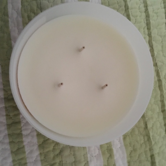 Bath and Body Works Candle - Picture 3 of 3